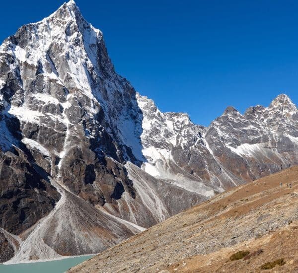 view of everest cho la pass trek circuit